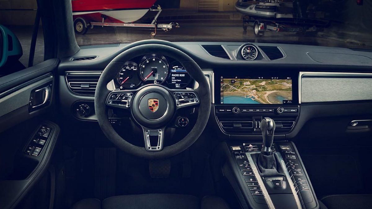 PORSCHE MACAN