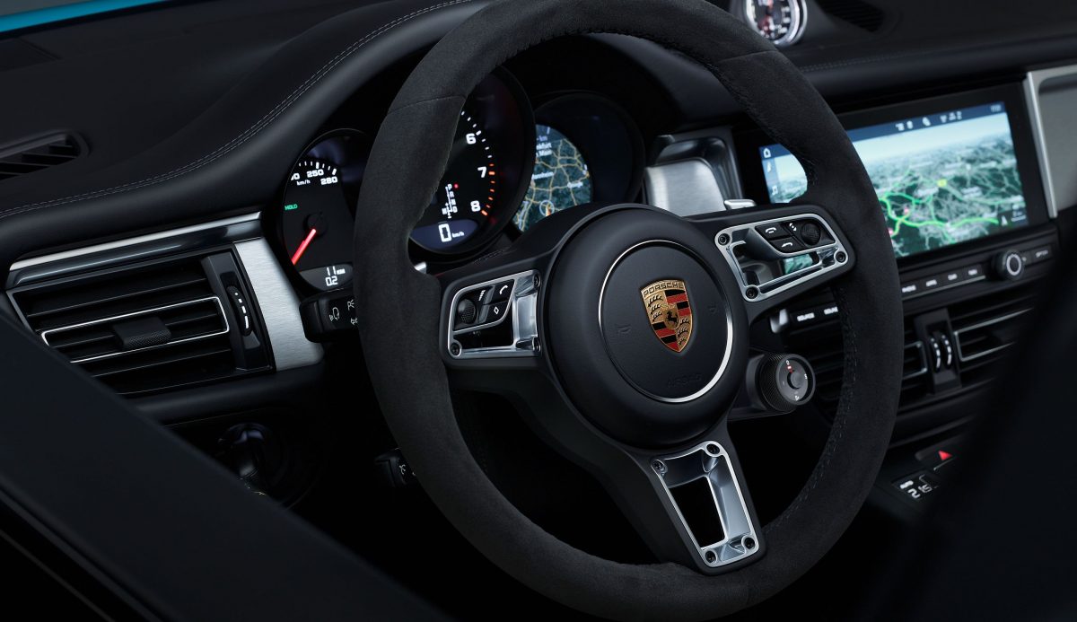 PORSCHE MACAN