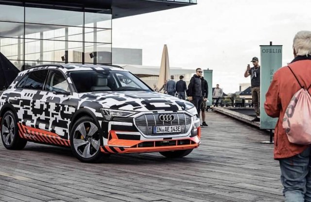 Tükrök nélküli Audi érkezik, ilyen lesz a belseje