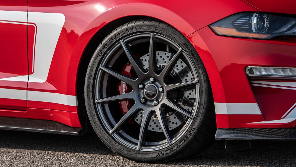 FORD MUSTANG