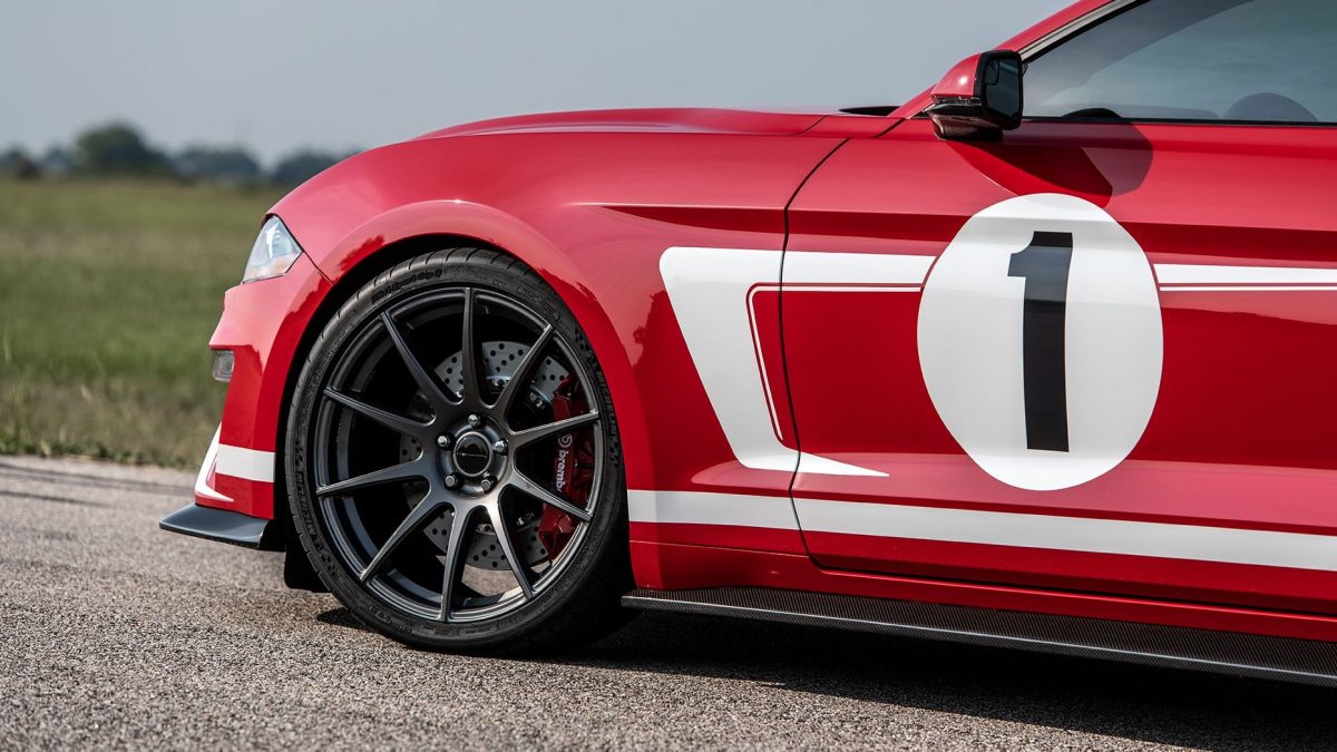 FORD MUSTANG