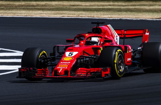 Hamilton hatalmas versenye után Vettel nyerte a Brit nagydíjat