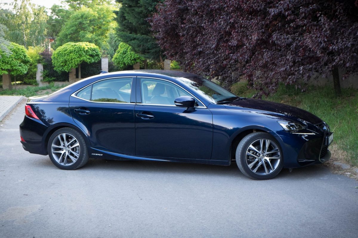 LEXUS IS