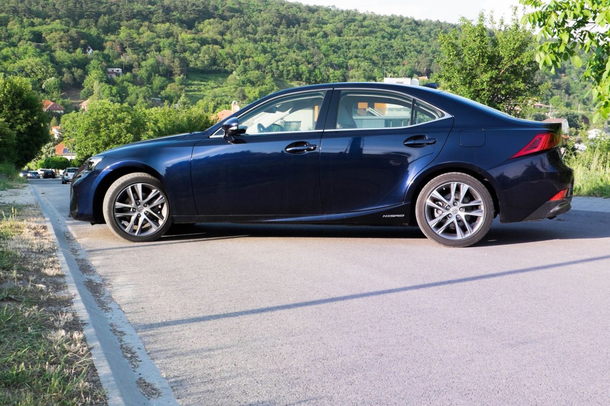 LEXUS IS