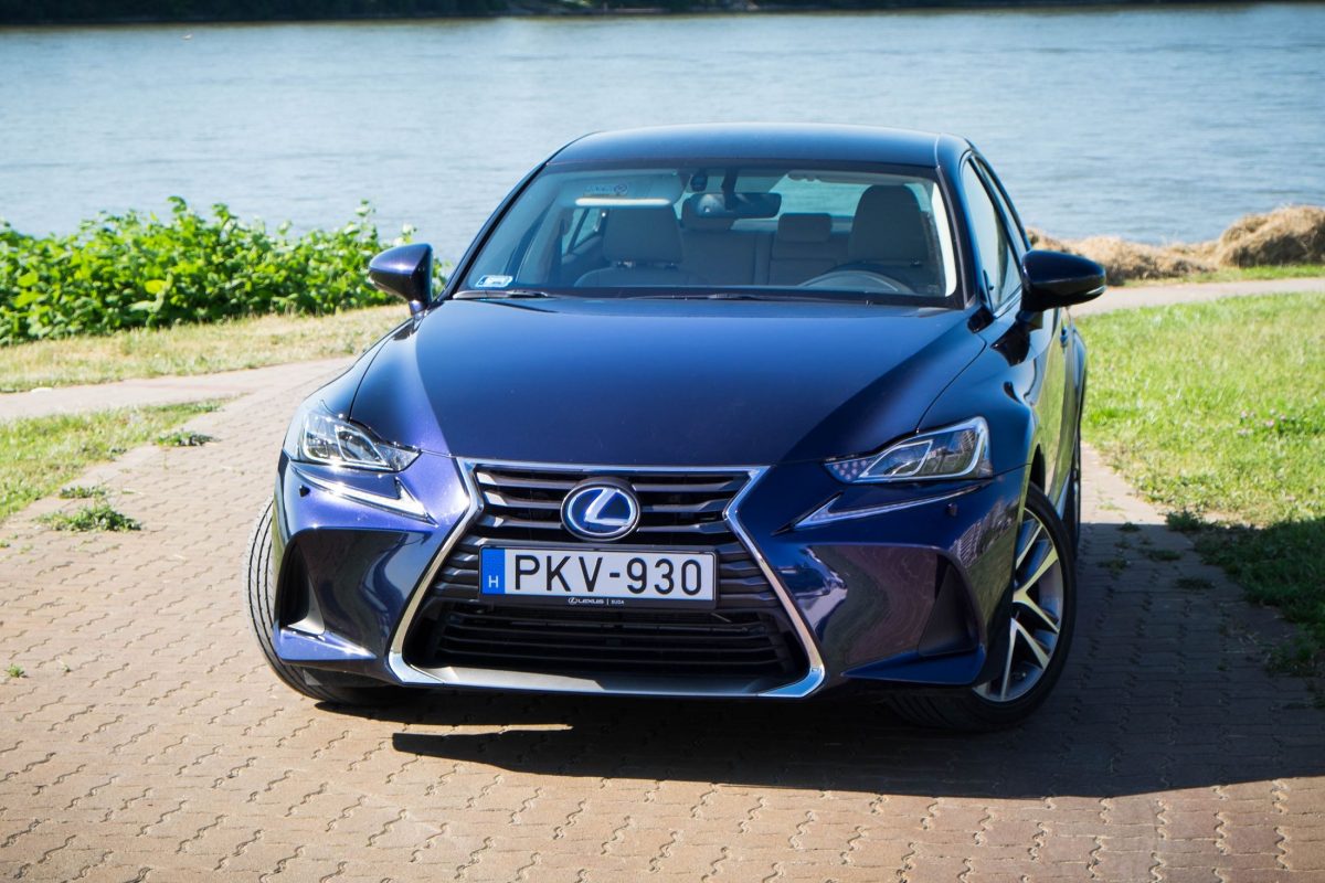LEXUS IS