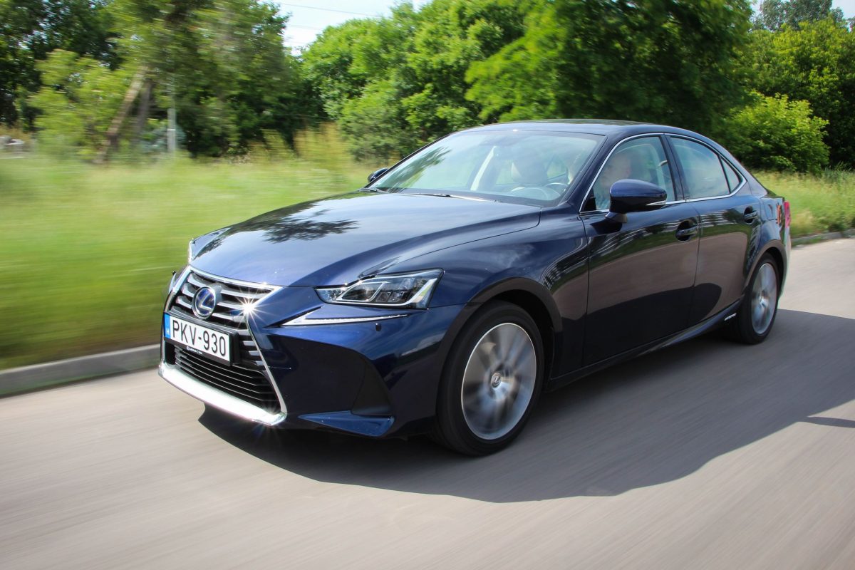 LEXUS IS