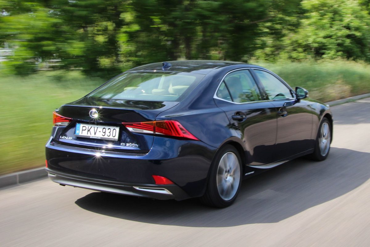 LEXUS IS
