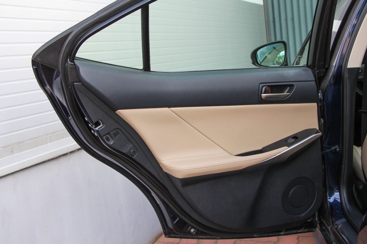LEXUS IS
