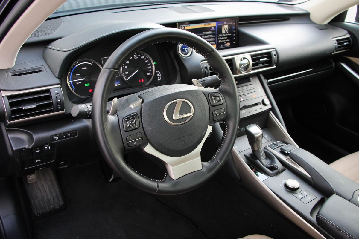 LEXUS IS