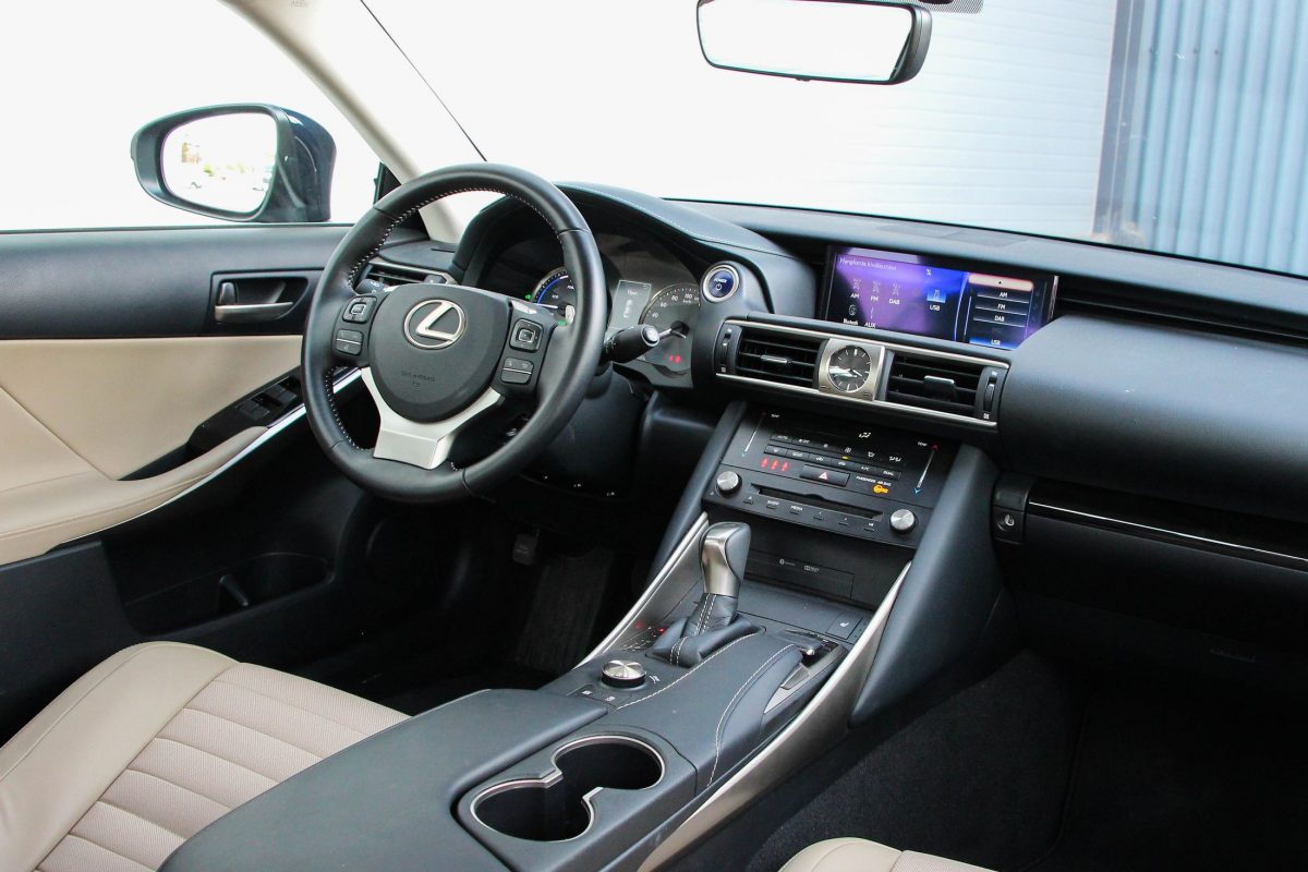 LEXUS IS