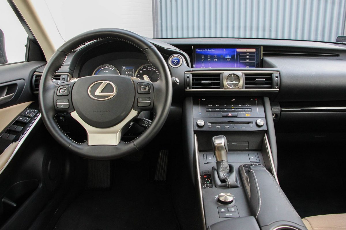 LEXUS IS