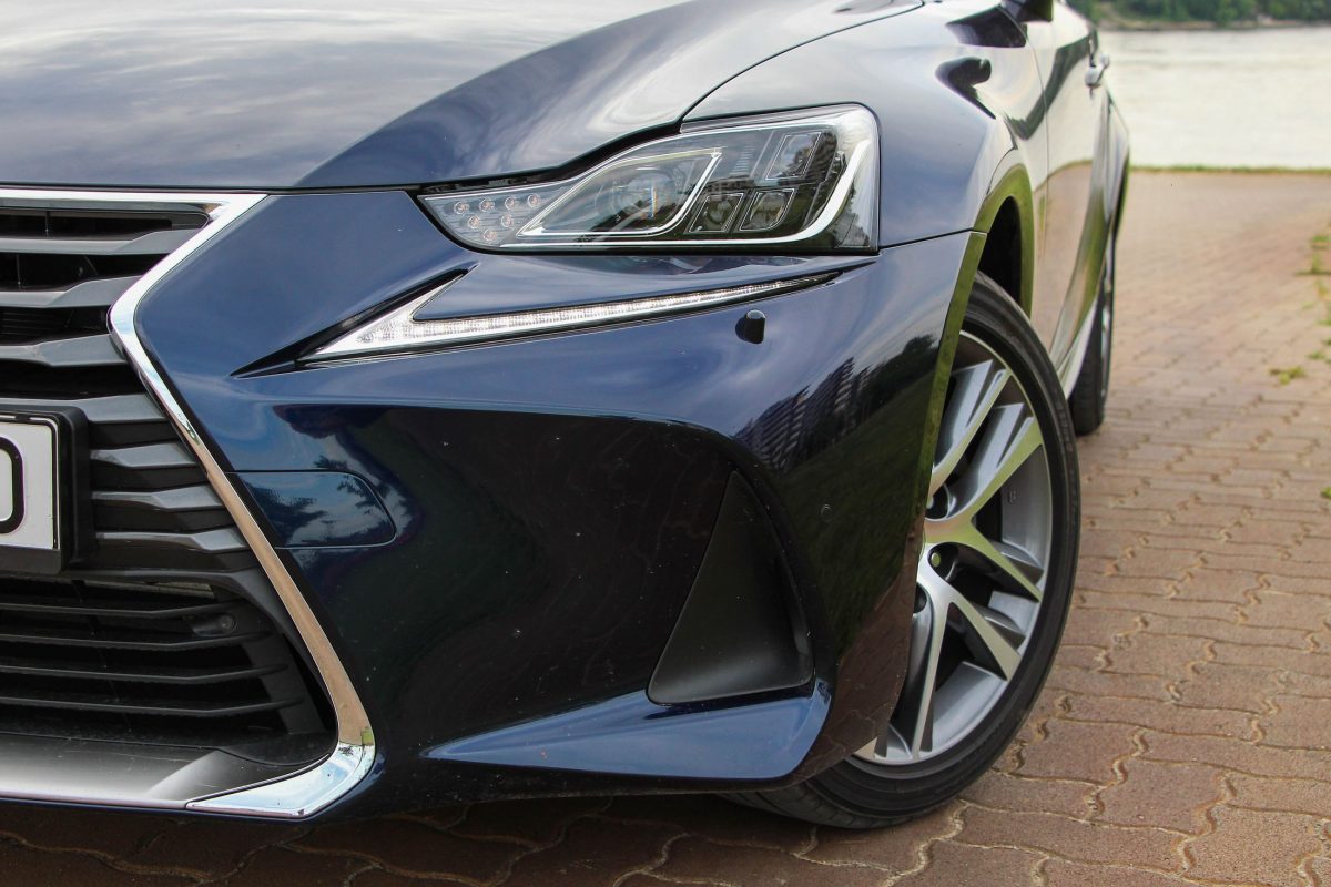 LEXUS IS