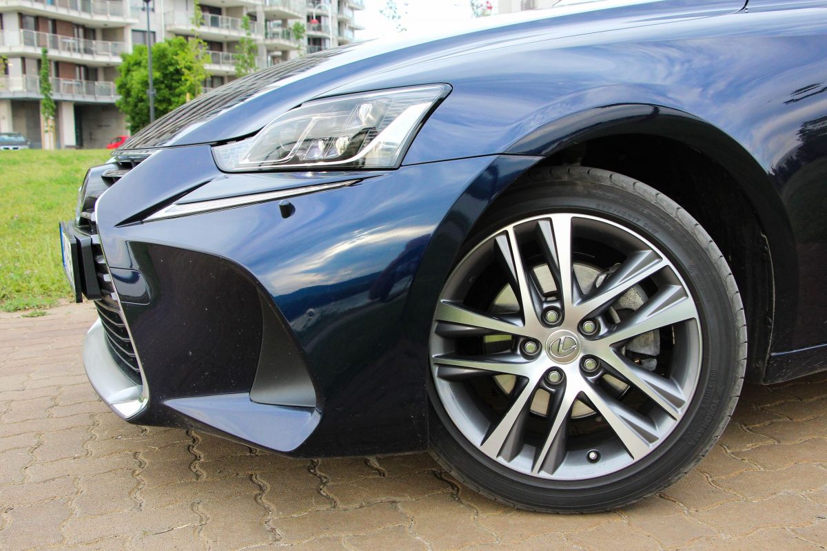 LEXUS IS