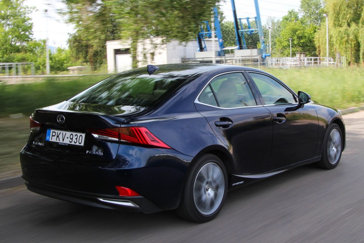 LEXUS IS