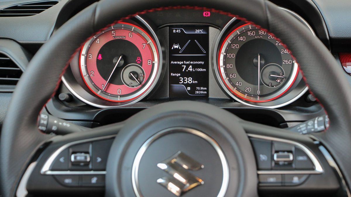 SUZUKI SWIFT