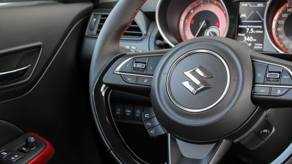 SUZUKI SWIFT