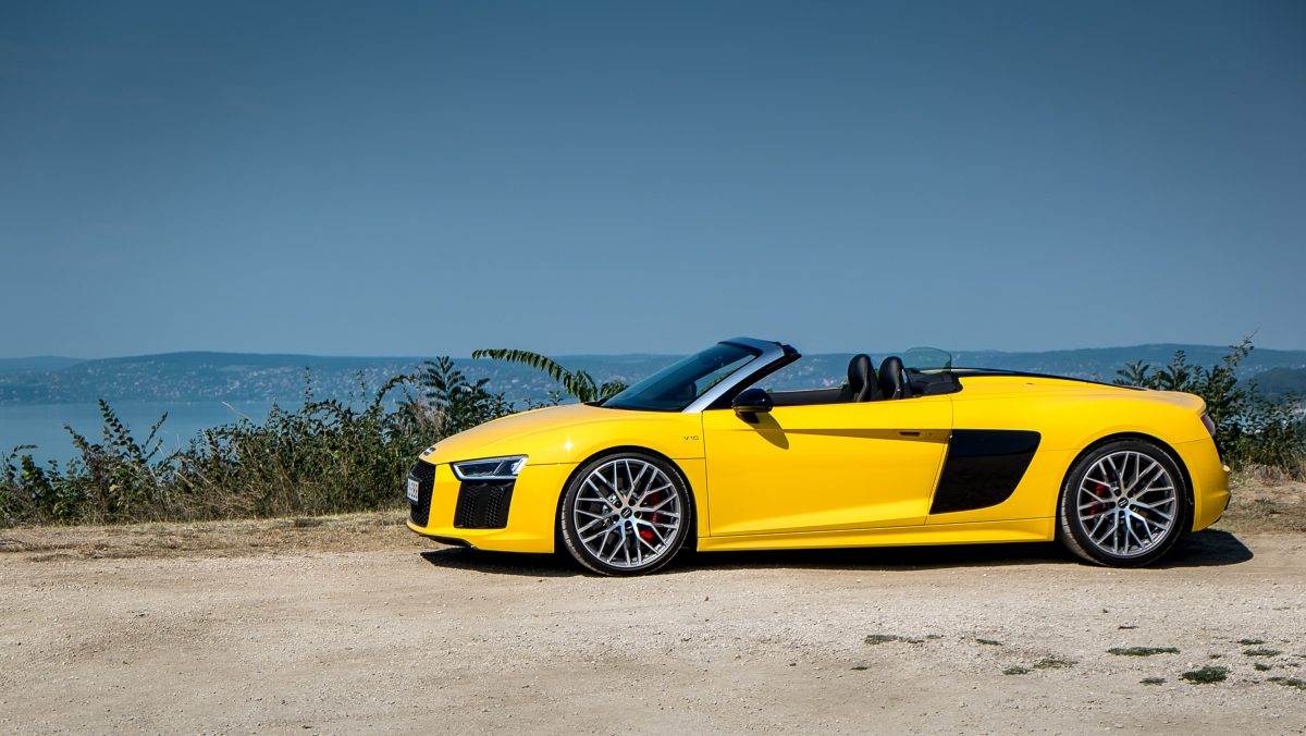 AUDI R8