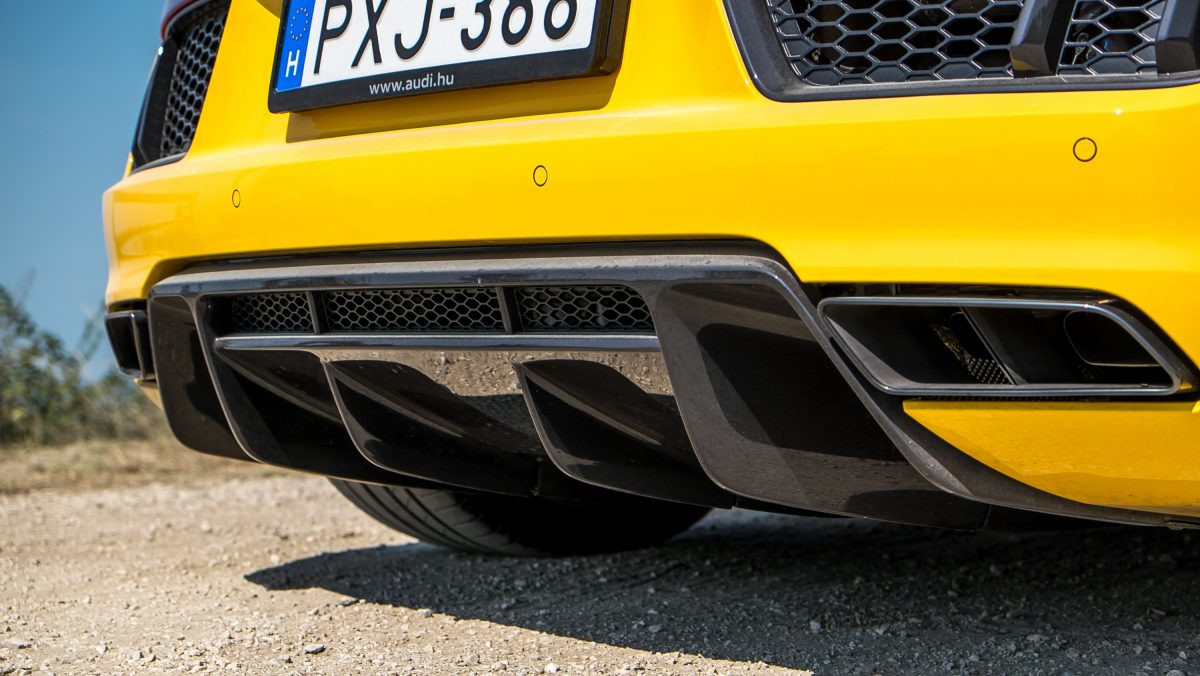 AUDI R8