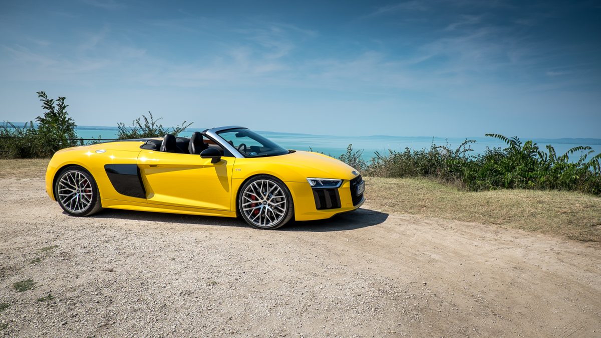 AUDI R8