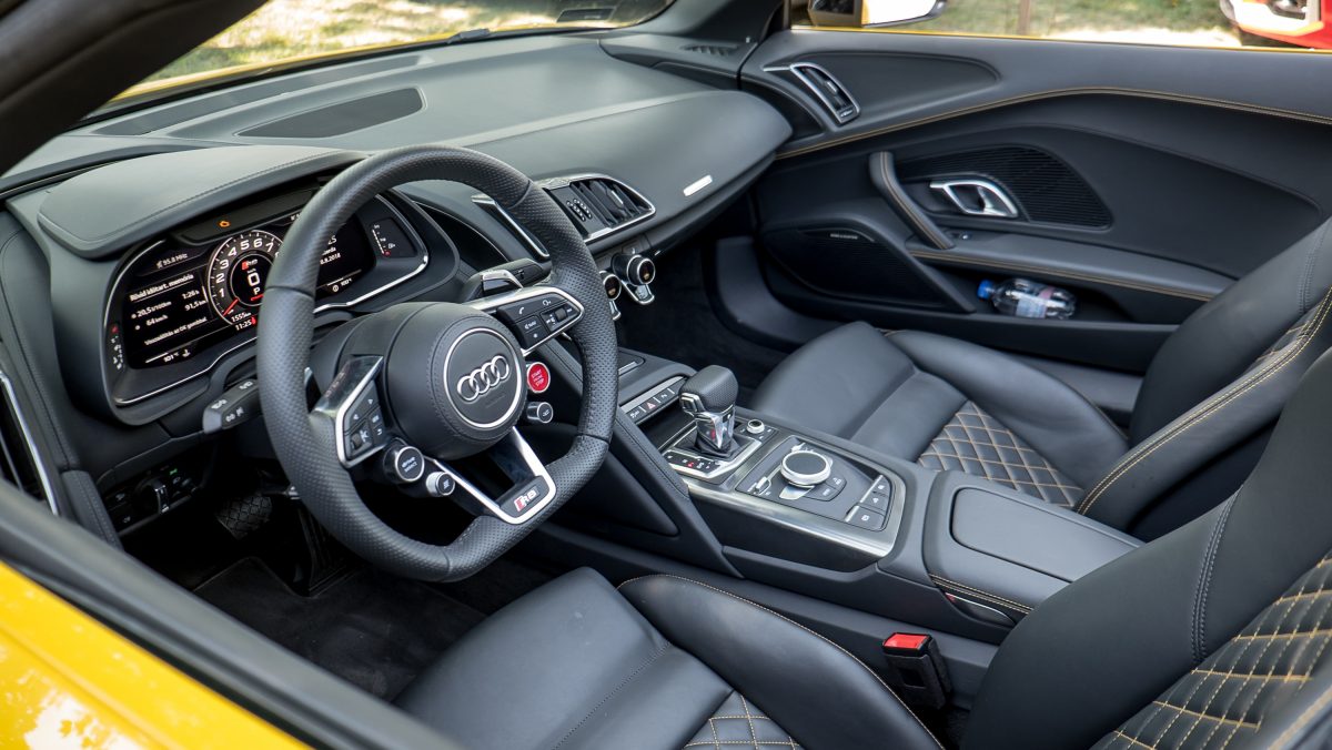 AUDI R8