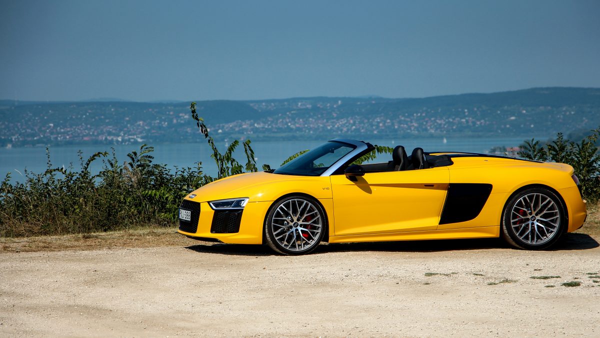AUDI R8