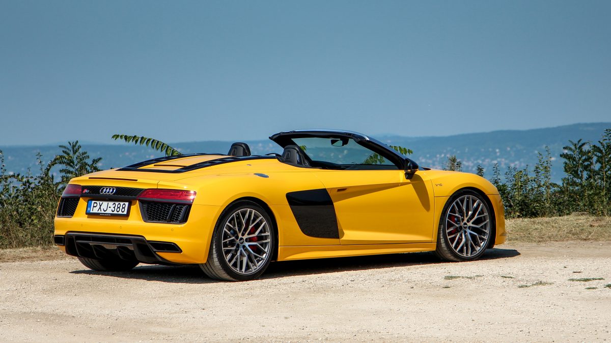 AUDI R8