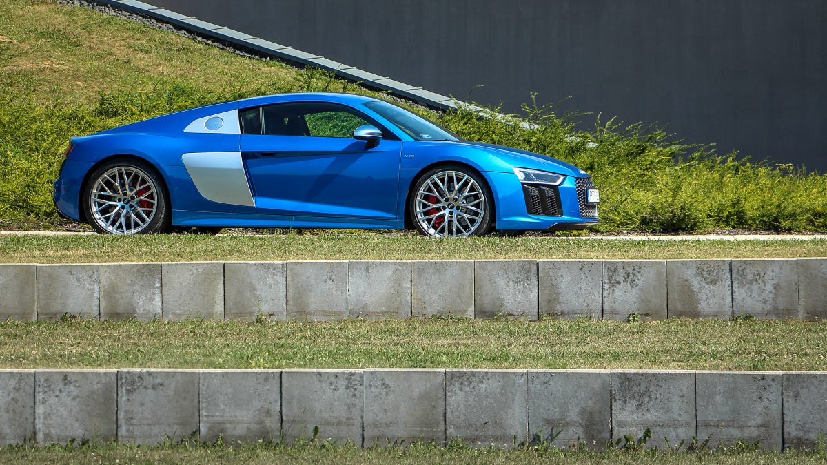 AUDI R8