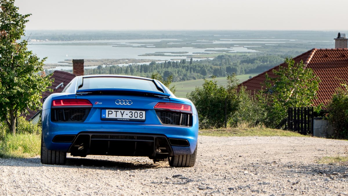 AUDI R8