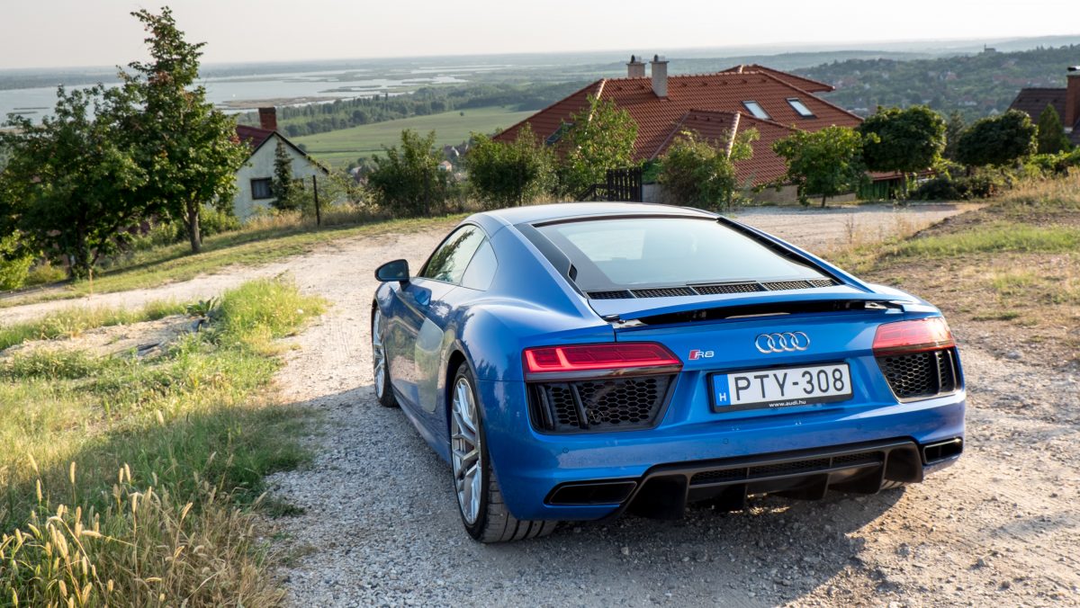 AUDI R8