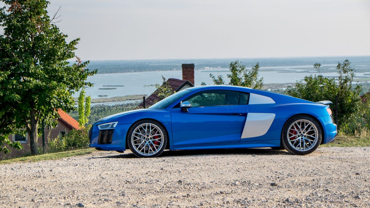 AUDI R8