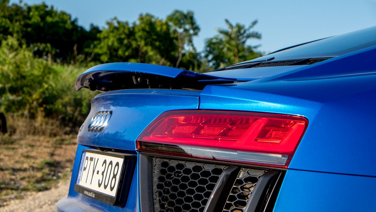 AUDI R8