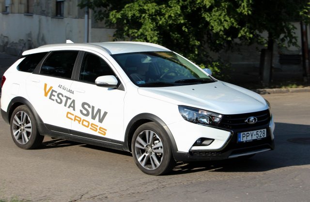 Egy kedvelhető rohamosztagos - Lada Vesta SW Cross teszt