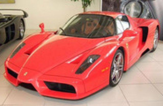Ismét eladósorba kerül Schumacher Ferrari Enzója