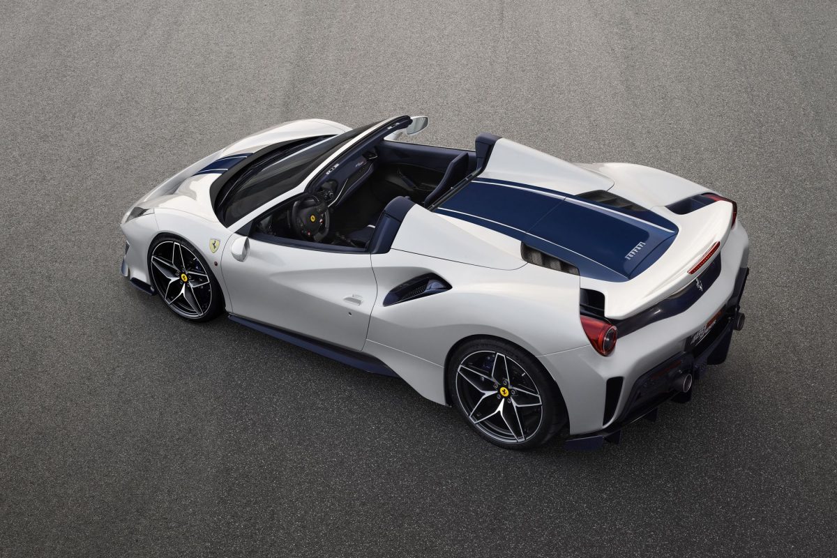 FERRARI 488