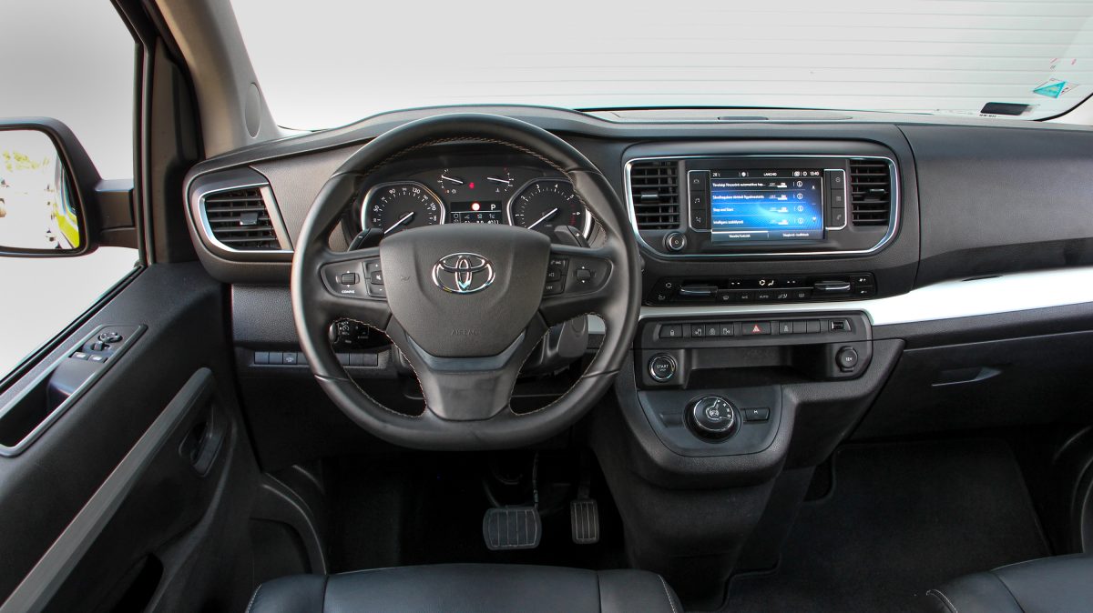 TOYOTA PROACE