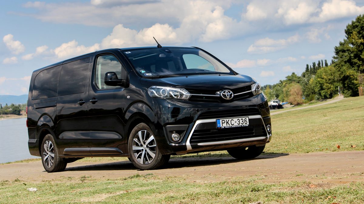 TOYOTA PROACE