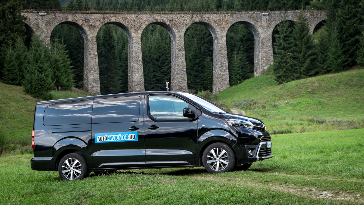 TOYOTA PROACE