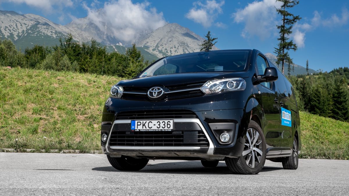 TOYOTA PROACE