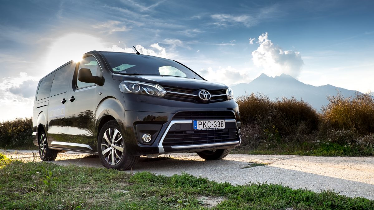 TOYOTA PROACE