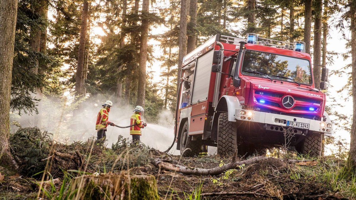 MERCEDES-BENZ UNIMOG