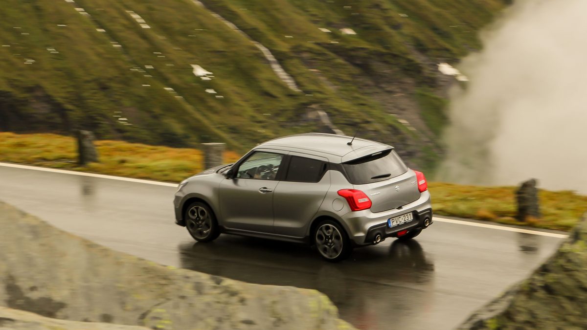 SUZUKI SWIFT