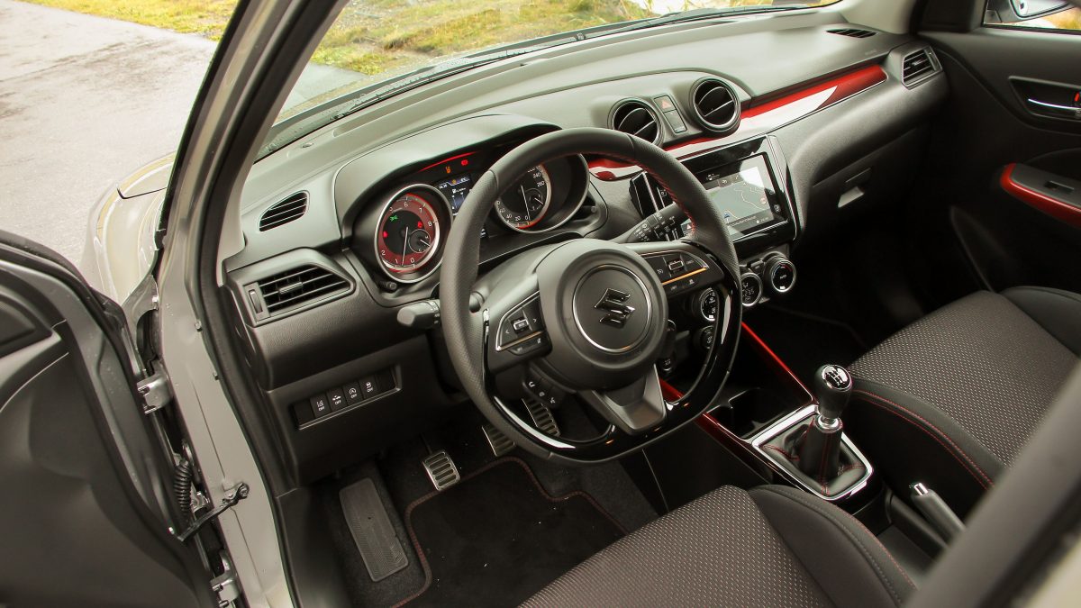 SUZUKI SWIFT
