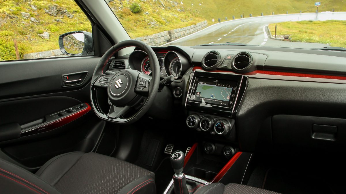 SUZUKI SWIFT