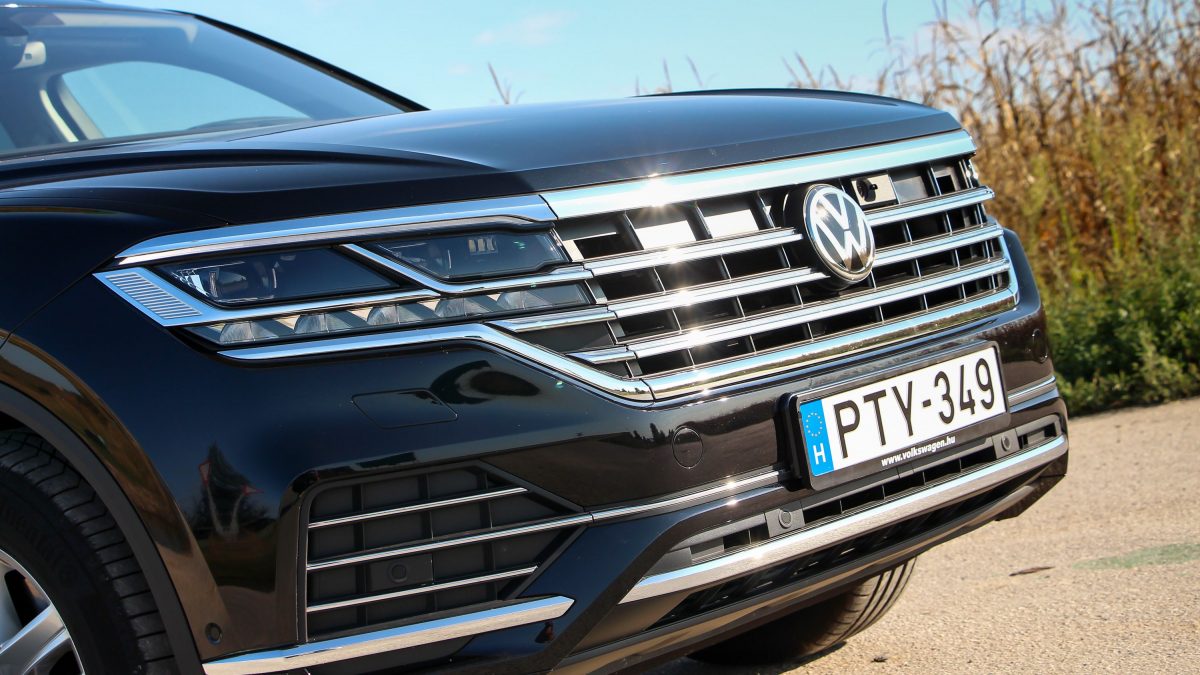 VOLKSWAGEN TOUAREG