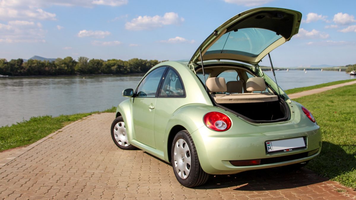 VOLKSWAGEN NEW BEETLE
