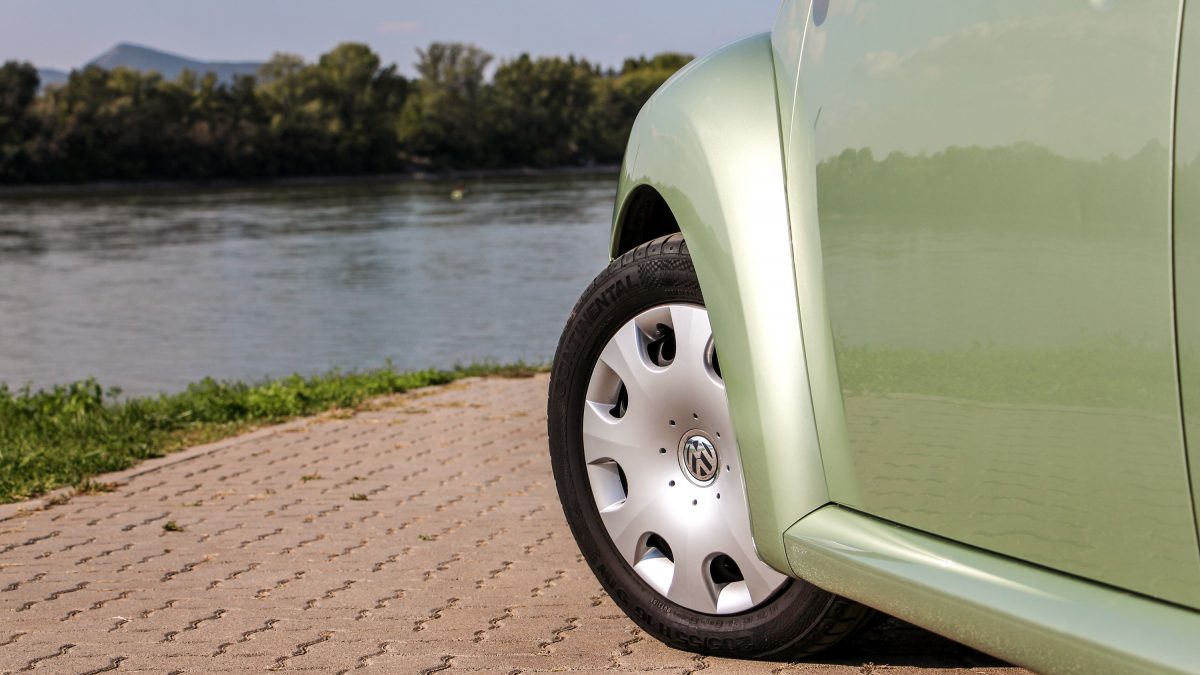 VOLKSWAGEN NEW BEETLE