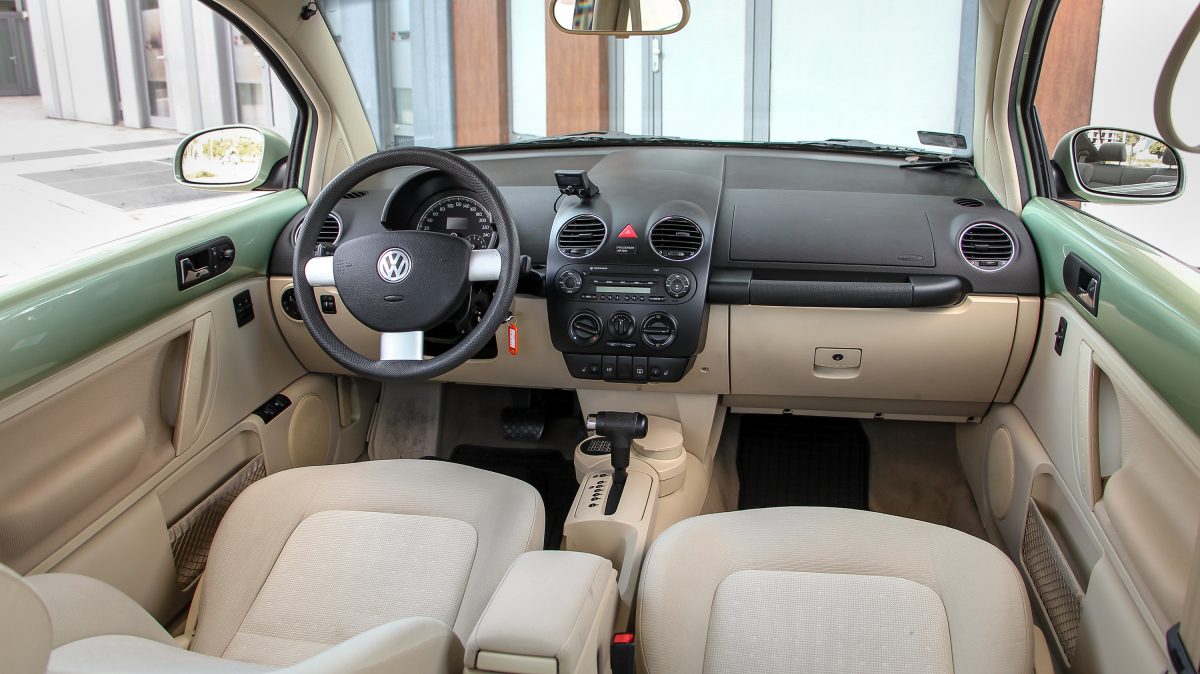 VOLKSWAGEN NEW BEETLE