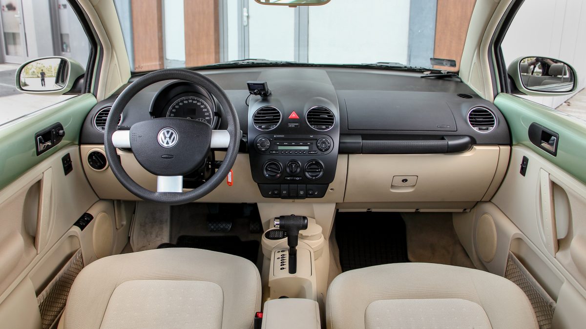 VOLKSWAGEN NEW BEETLE