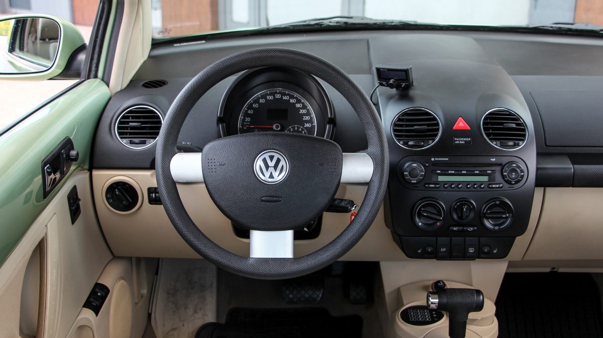 VOLKSWAGEN NEW BEETLE