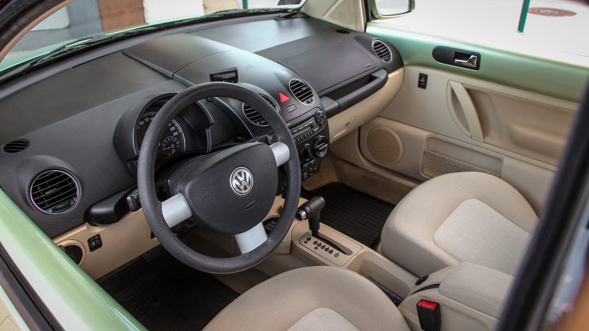 VOLKSWAGEN NEW BEETLE